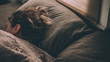 「働きたくない、もっと自由に生きたい」そう感じた私が見つけた新しい働き方と心のケア
